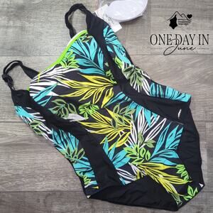 Merry Style Plus Size Molded Cup One Piece Swimsuit Size 4XL